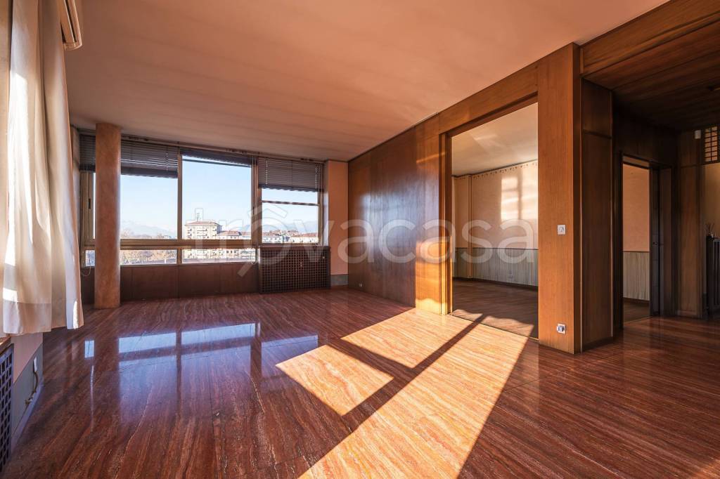 appartamento in vendita a Torino in zona Cit Turin