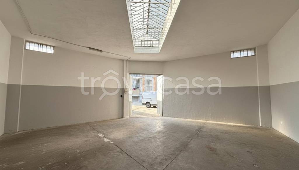 locale di sgombero in vendita a Torino in zona Mirafiori Nord
