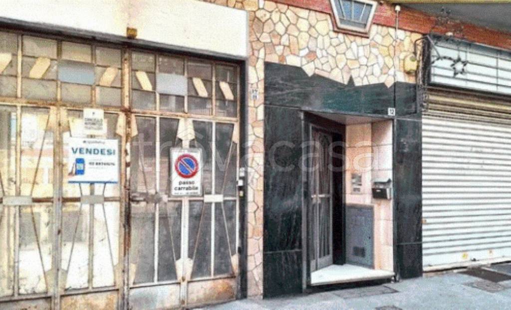 negozio in vendita a Torino in zona Mirafiori Sud