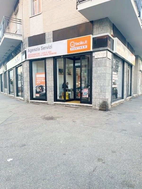 negozio in vendita a Torino in zona Santa Rita