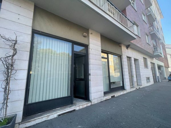 negozio in vendita a Torino in zona Madonna di Campagna