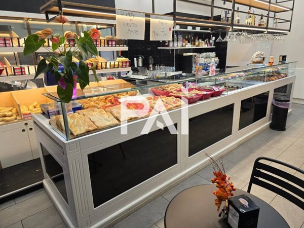 negozio in vendita a Torino in zona Borgata Vittoria