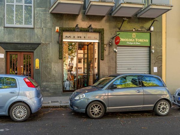 negozio in vendita a Torino in zona Pozzo Strada