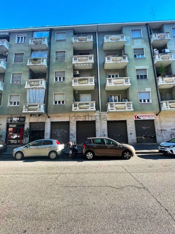 locale commerciale in vendita a Torino in zona Mirafiori Nord