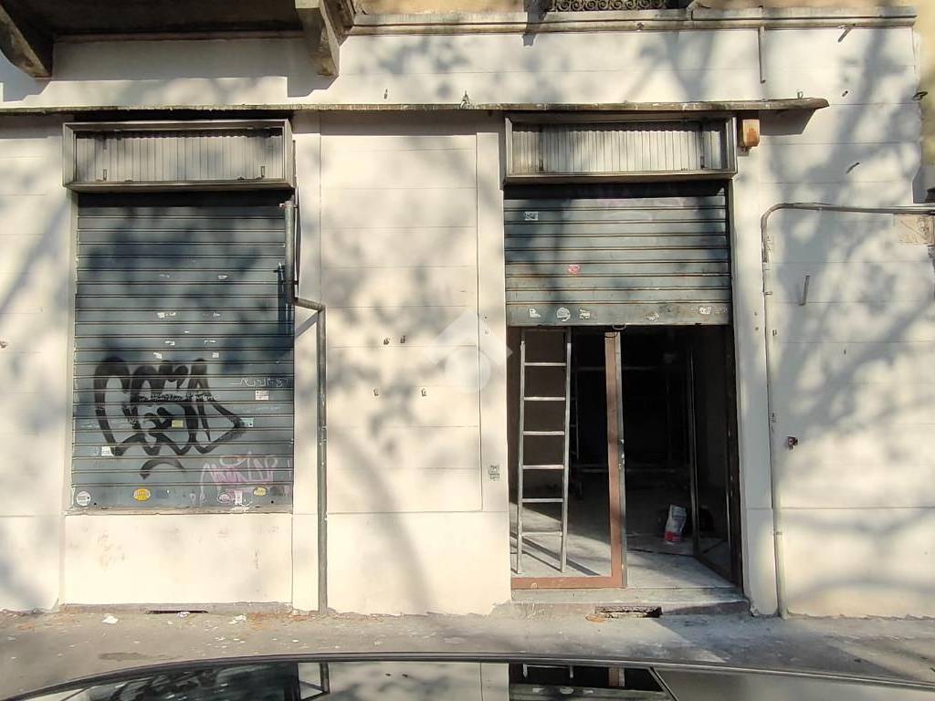 negozio in vendita a Torino in zona Aurora