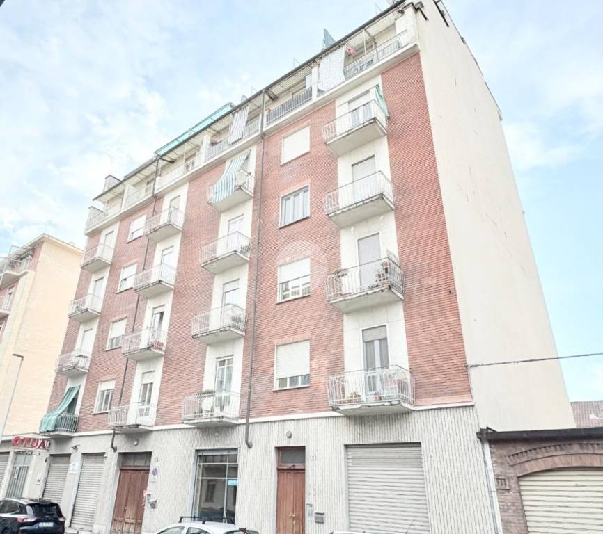 negozio in vendita a Torino in zona Madonna di Campagna