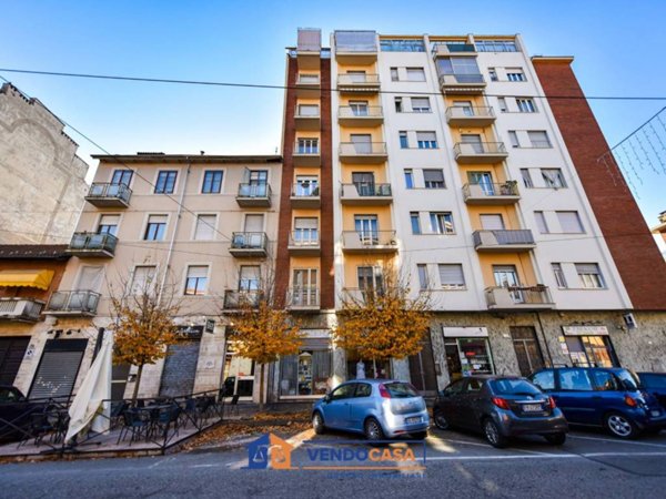 negozio in vendita a Torino in zona Borgata Vittoria