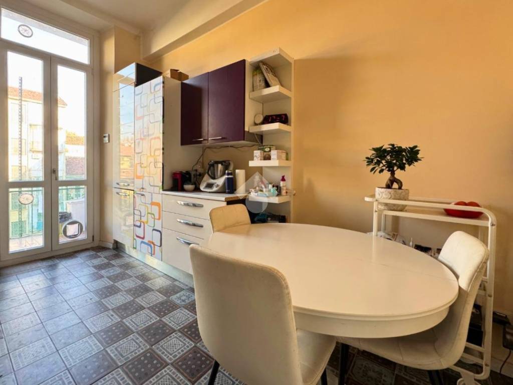 appartamento in vendita a Torino in zona Cit Turin