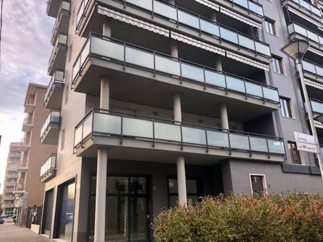 negozio in vendita a Torino in zona Santa Rita