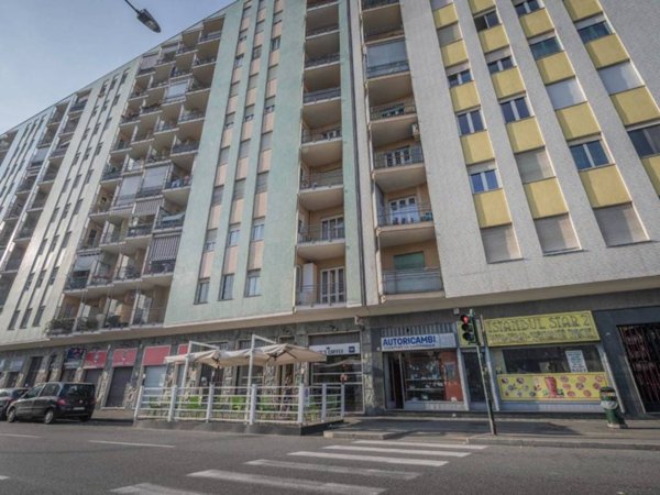 negozio in vendita a Torino in zona Parella
