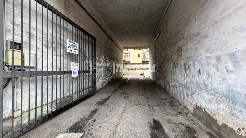 locale di sgombero in vendita a Torino in zona Mirafiori Sud