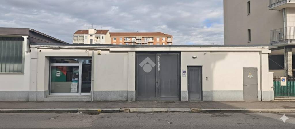 locale commerciale in vendita a Torino in zona Mirafiori Sud