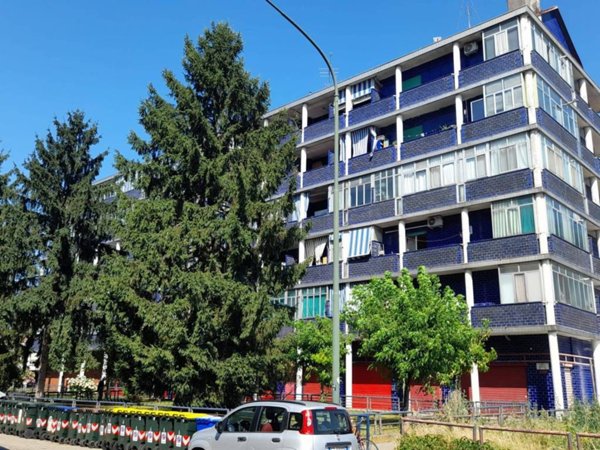 negozio in vendita a Torino in zona Mirafiori Sud