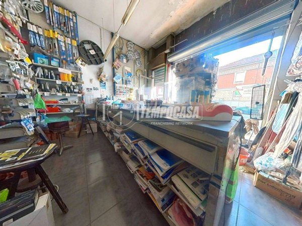 negozio in vendita a Torino in zona Regio Parco