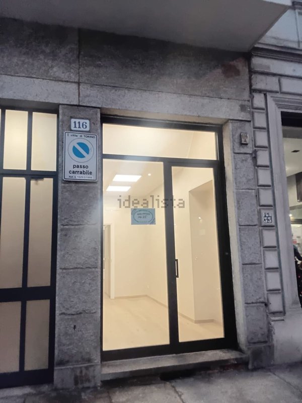 negozio in vendita a Torino in zona Cenisia