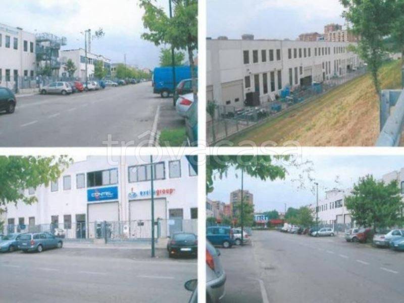 locale commerciale in vendita a Torino in zona Lucento