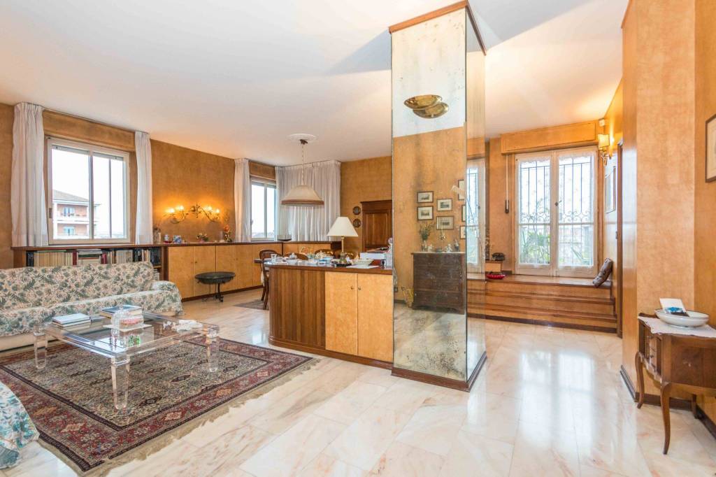 appartamento in vendita a Torino in zona Lingotto