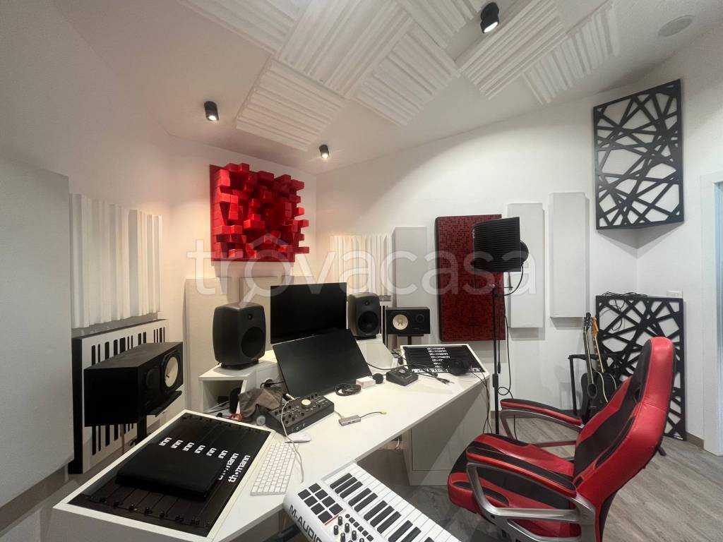 negozio in vendita a Torino in zona Aurora