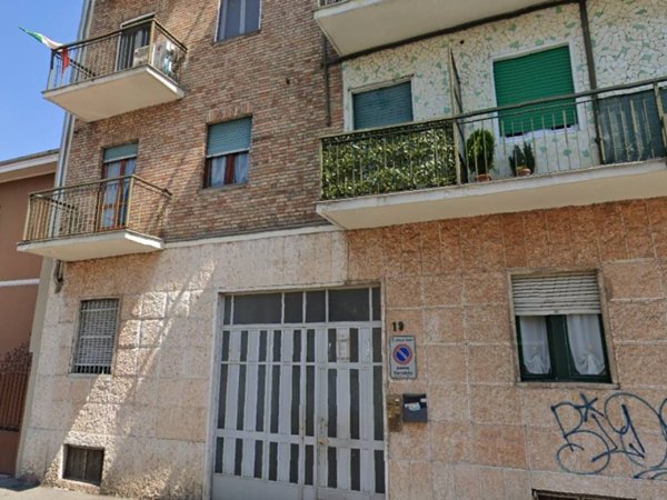 negozio in vendita a Torino in zona Lingotto