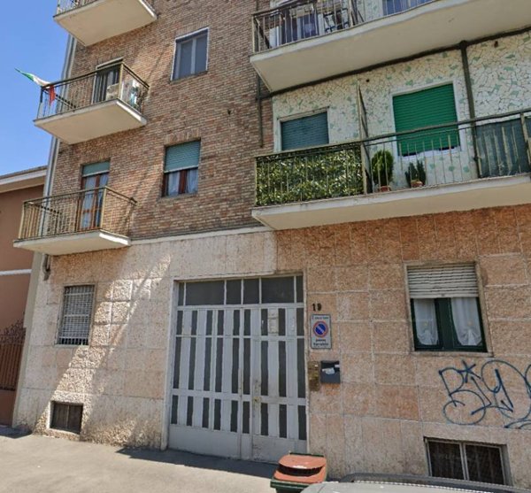 negozio in vendita a Torino in zona Lingotto