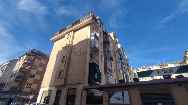 locale commerciale in vendita a Torino in zona Pozzo Strada