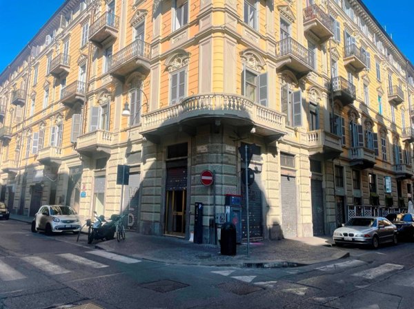 locale commerciale in vendita a Torino in zona Centro Storico
