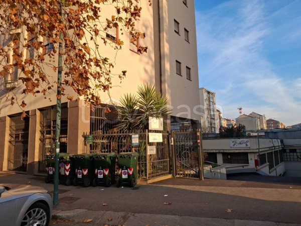 locale commerciale in vendita a Torino in zona Mirafiori Nord