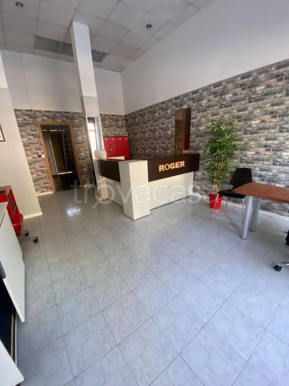 negozio in vendita a Torino in zona Lingotto