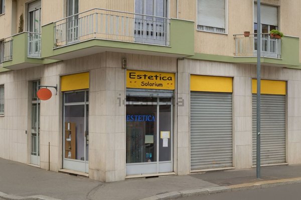 locale commerciale in vendita a Torino in zona Pozzo Strada