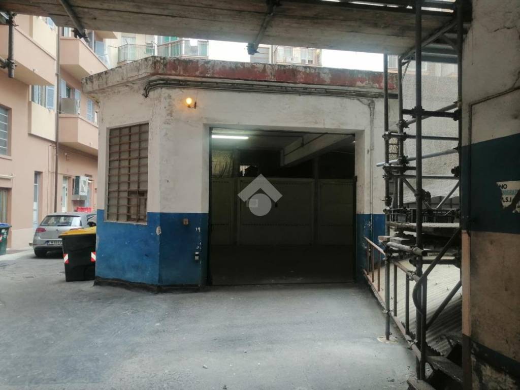 locale commerciale in vendita a Torino in zona Millefonti