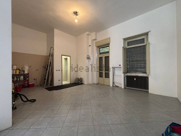 negozio in vendita a Torino in zona Lingotto