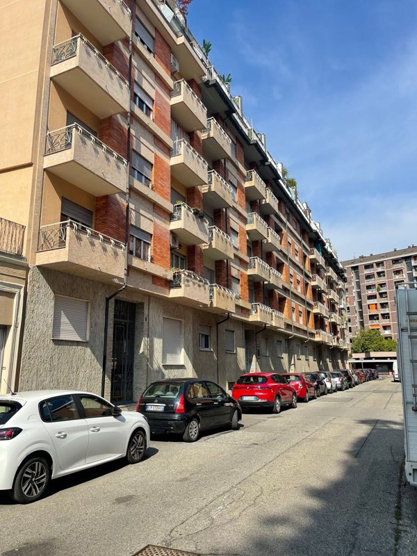 appartamento in vendita a Torino in zona Cenisia