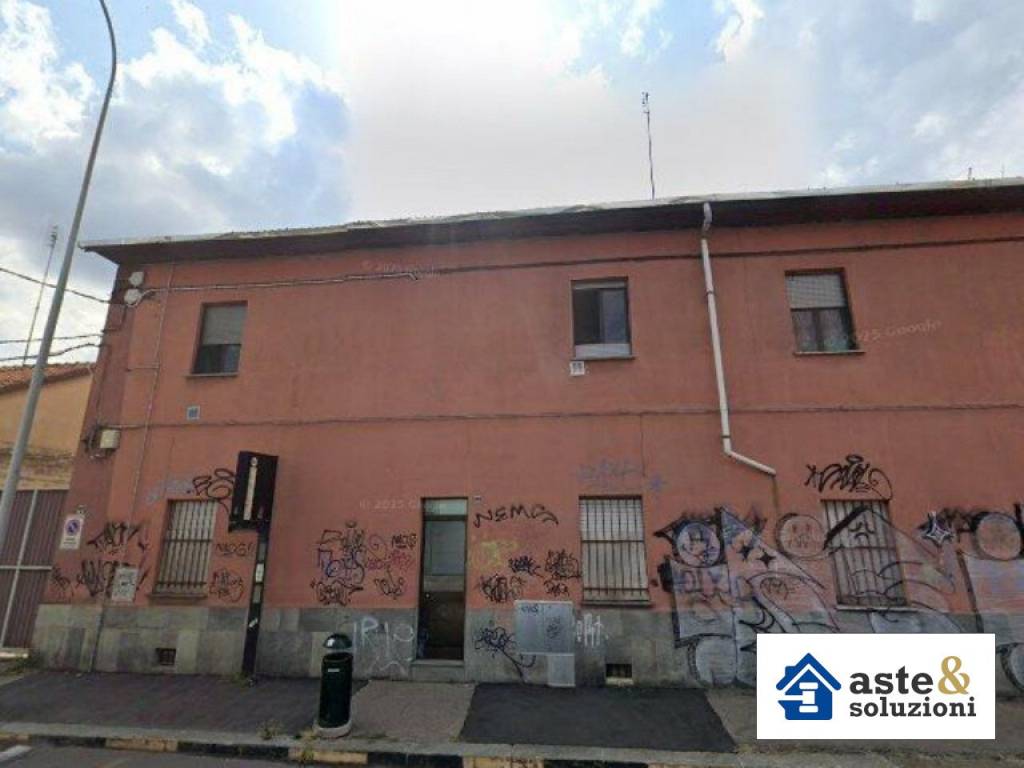 locale commerciale in vendita a Torino in zona Pozzo Strada