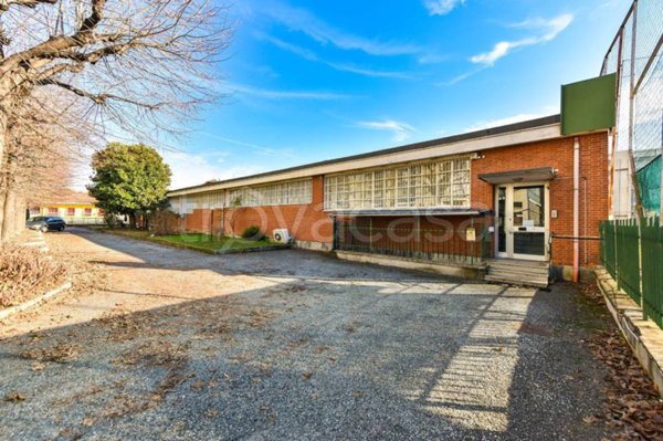 capannone in vendita a Torino in zona Lucento