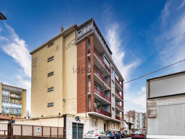 appartamento in vendita a Torino in zona Borgata Vittoria