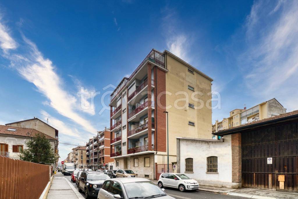 appartamento in vendita a Torino in zona Borgata Vittoria