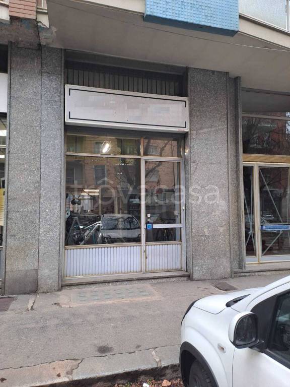 locale commerciale in vendita a Torino in zona Vanchiglia