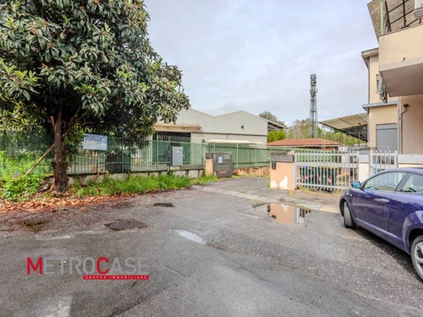 locale commerciale in vendita a Torino in zona Regio Parco