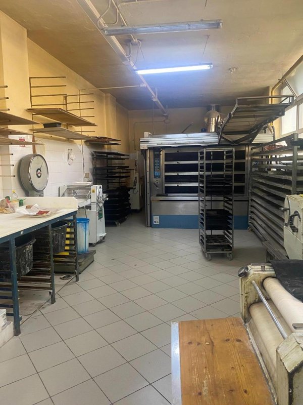 negozio in vendita a Torino in zona Mirafiori Nord