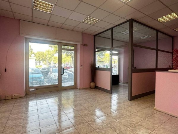 ufficio in vendita a Torino in zona Mirafiori Sud
