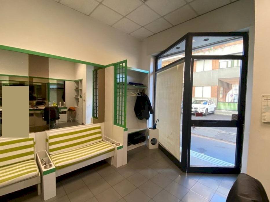 locale commerciale in vendita a Torino in zona Pozzo Strada