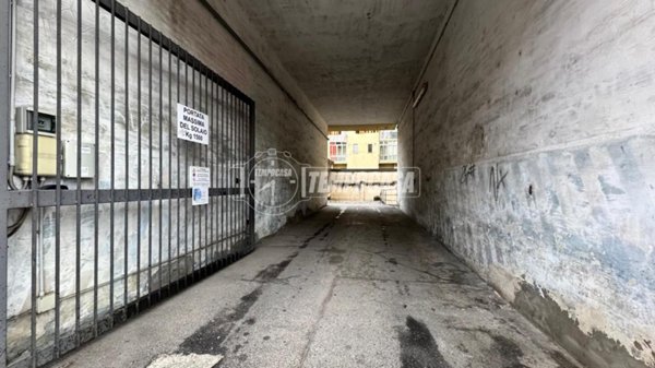 locale di sgombero in vendita a Torino in zona Mirafiori Sud