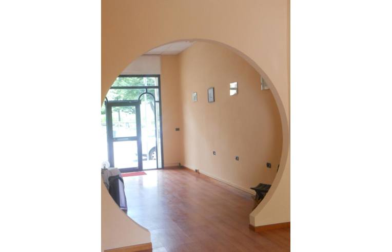 negozio in vendita a Torino in zona Lucento