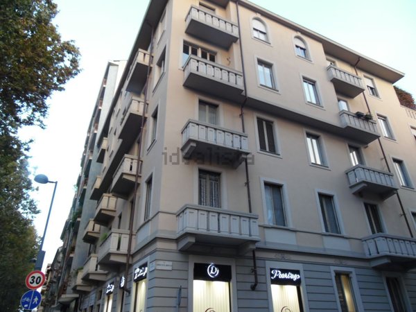appartamento in vendita a Torino in zona Cit Turin