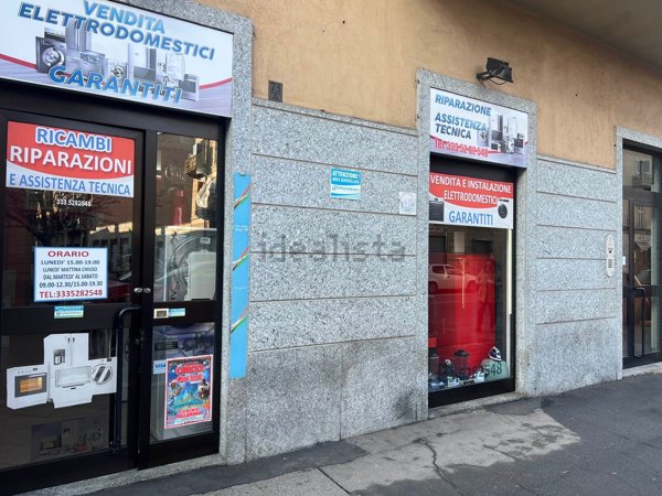 locale commerciale in vendita a Torino in zona Barriera di Milano