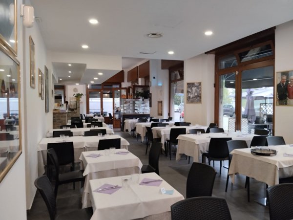 negozio in vendita a Torino in zona Lingotto