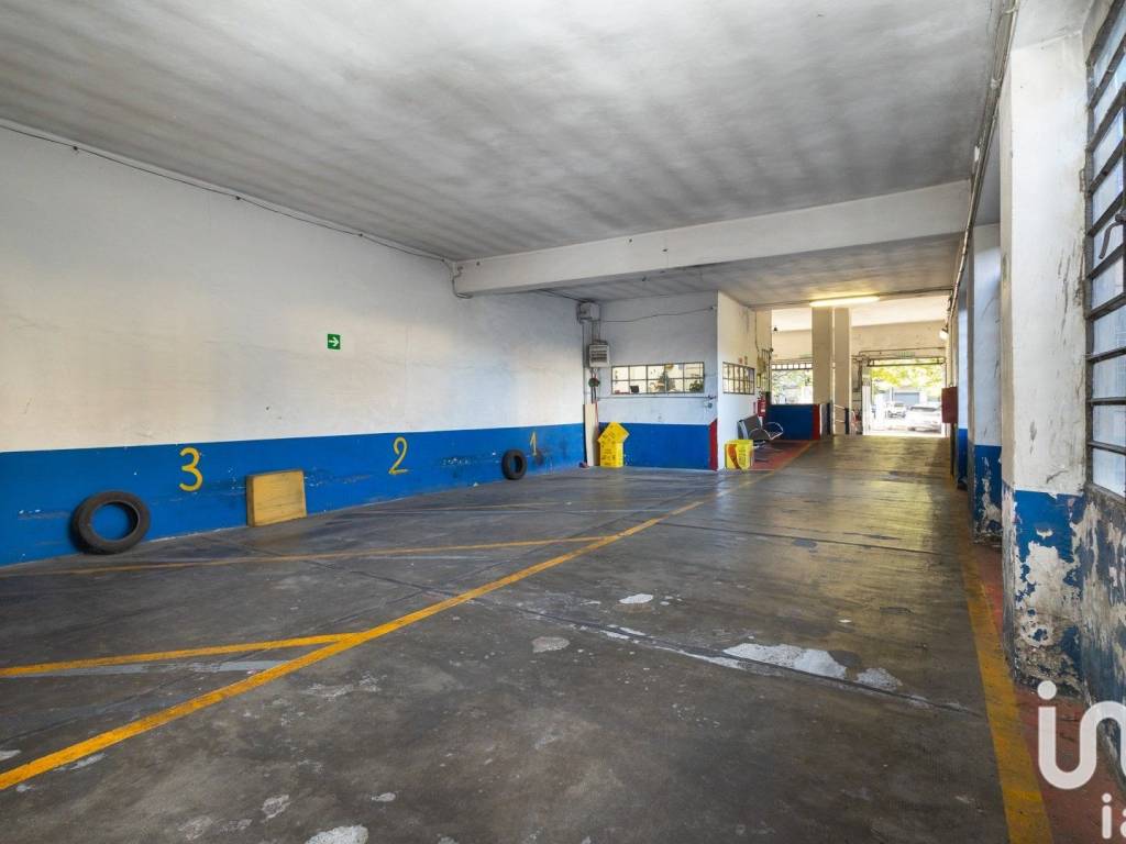 locale commerciale in vendita a Torino in zona Madonna di Campagna