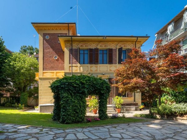 casa indipendente in vendita a Torino in zona Rosa