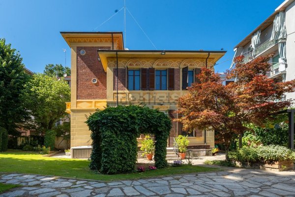 casa indipendente in vendita a Torino in zona Rosa