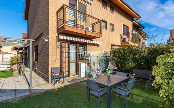 casa indipendente in vendita a Torino in zona Barca